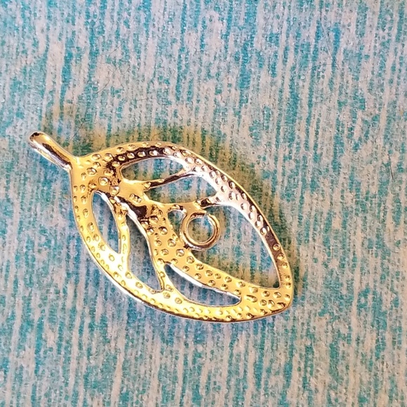 4/$30 NWT Sterling Silver Leaf Charm Pendant - Picture 5 of 8